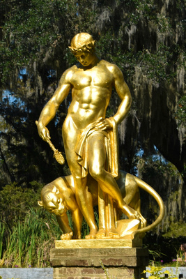 Gold statue_7415